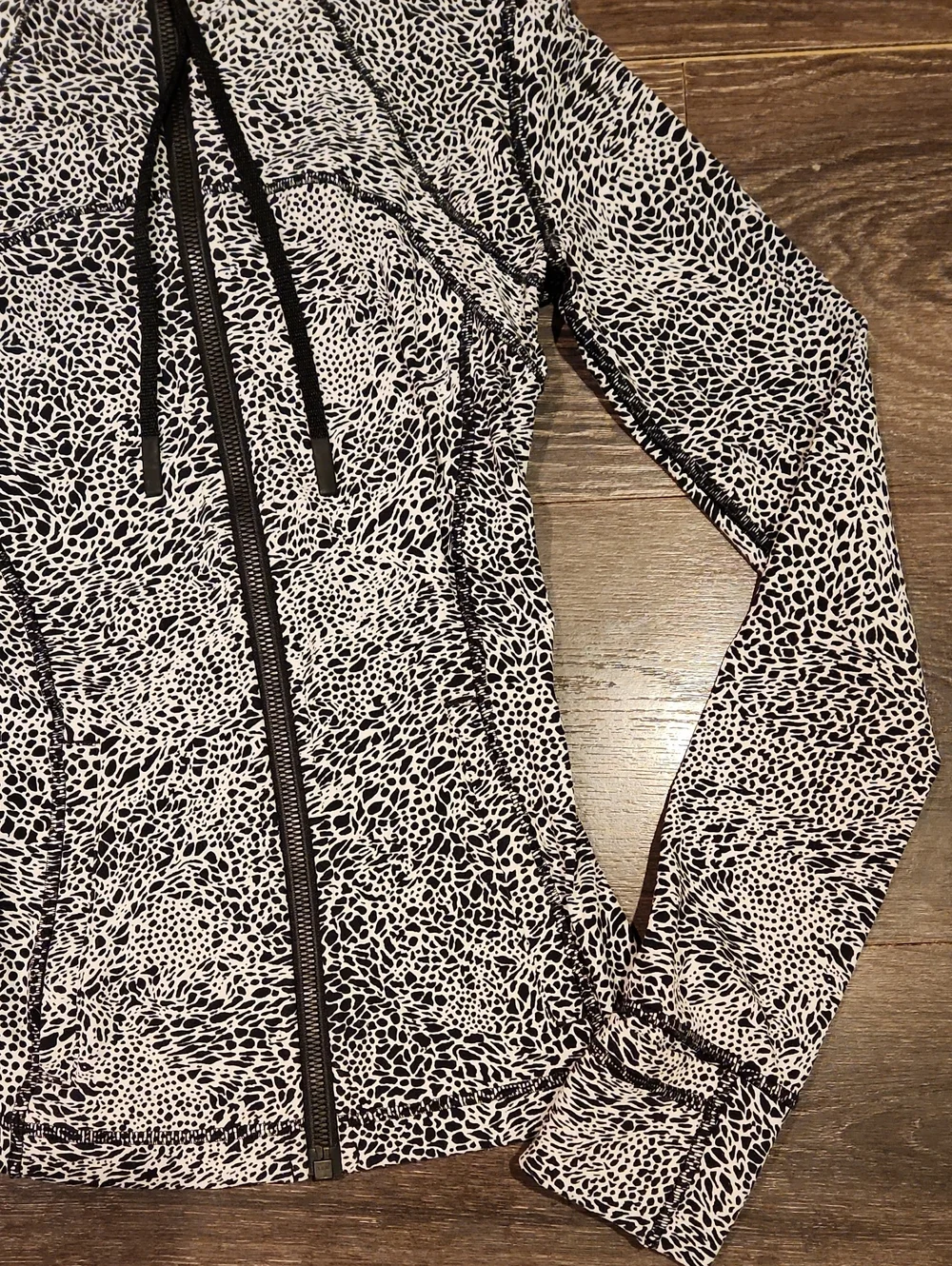 ❤️ LULULEMON DEFINE HOODED JACKET NULU IN POLAR SHIFT INVERSE ALPINE WHITE BLACK